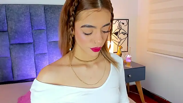 Snapshot of Violetta_Ficher chatting on 05/29/26, 02:17 Violetta Ficher online show from 05/29/26, 02:17