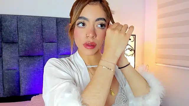 Snapshot of Violetta_Ficher chatting on 06/05/26, 02:27 Violetta Ficher online show from 06/05/26, 02:27