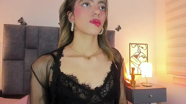 Snapshot of Violetta_Ficher chatting on 09/20/25, 02:16 Violetta Ficher online show from 09/20/25, 02:16