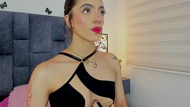 Snapshot of Violetta_Ficher chatting on 04/20/26, 02:14 Violetta Ficher online show from 04/20/26, 02:14