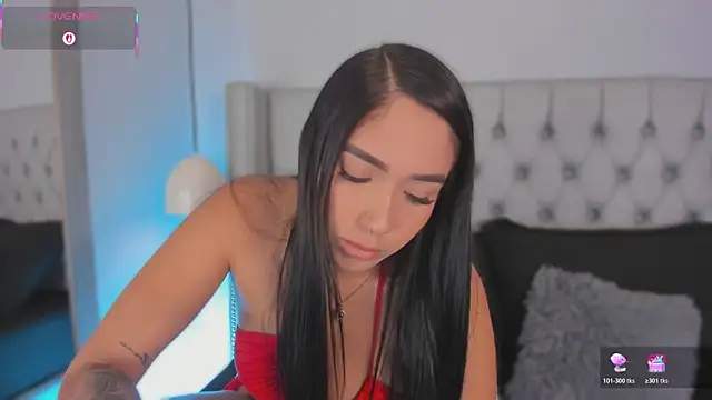 Snapshot of Nikki_vega chatting on 12/18/25, 08:01 Nikki vega online show from 12/18/25, 08:01