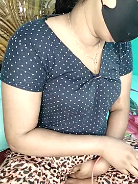 monekhan123 online show from 12/18/25, 04:17