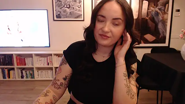 Snapshot of Orgasmille chatting on 02/18/25, 08:38 Orgasmille online show from 02/18/25, 08:38