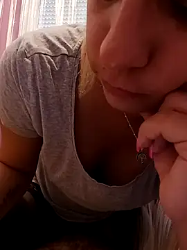Mia RainX online show from 05/18/26, 10:09