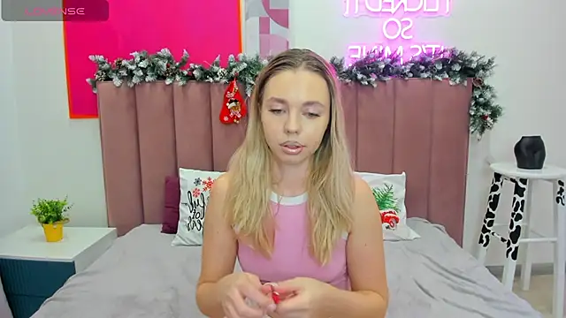 TessaAdorable online show from 12/05/25, 01:05