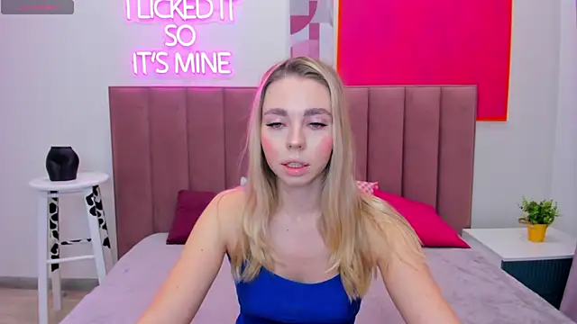 TessaAdorable online show from 11/08/25, 01:20