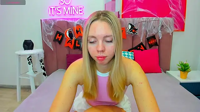 TessaAdorable online show from 10/30/25, 01:26