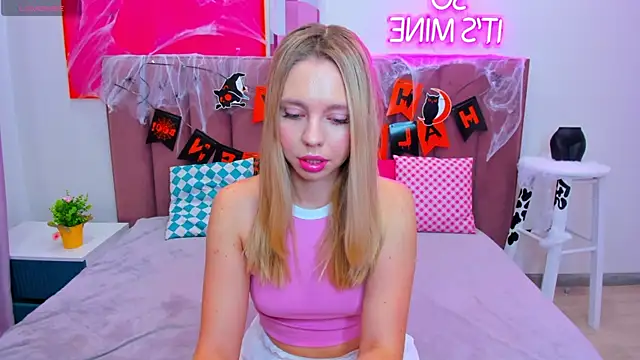 TessaAdorable online show from 10/29/25, 01:37