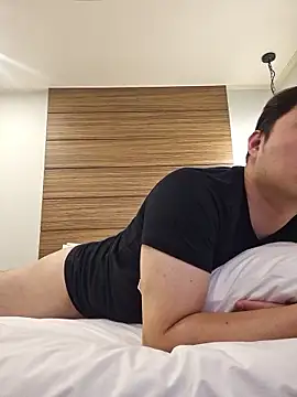 offwhite777 online show from 12/04/25, 12:59