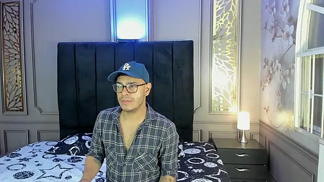 Snapshot of angel_fetish_ chatting on 02/22/25, 03:56 angel fetish online show from 02/22/25, 03:56