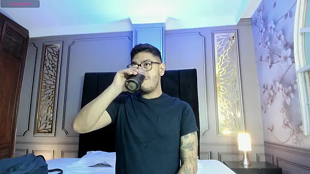 Snapshot of angel_fetish_ chatting on 03/02/25, 11:30 angel fetish online show from 03/02/25, 11:30