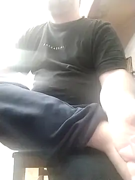 Snapshot of NAvoglia chatting on 03/01/25, 02:13 NAvoglia online show from 03/01/25, 02:13