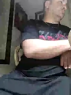 Snapshot of NAvoglia chatting on 09/26/25, 07:32 NAvoglia online show from 09/26/25, 07:32