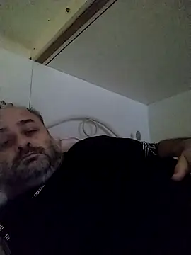 Snapshot of NAvoglia chatting on 10/05/25, 03:03 NAvoglia online show from 10/05/25, 03:03