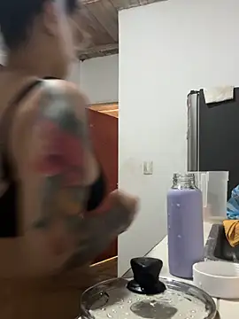 Emma Giraldo online show from 10/29/25, 12:09