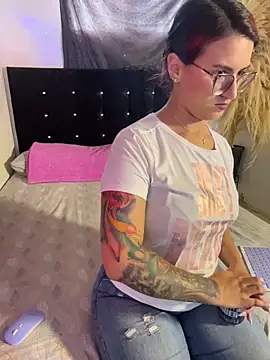 Emma Giraldo online show from 06/21/26, 08:14