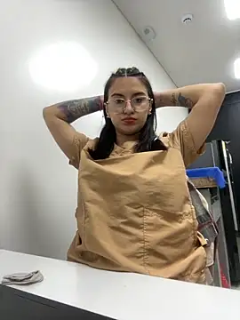 Emma Giraldo online show from 10/05/25, 03:03