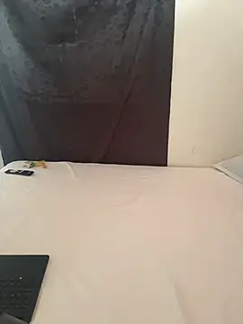 Emma Giraldo online show from 11/12/25, 04:44