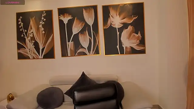 IsabellaKroft online show from 02/25/25, 06:44