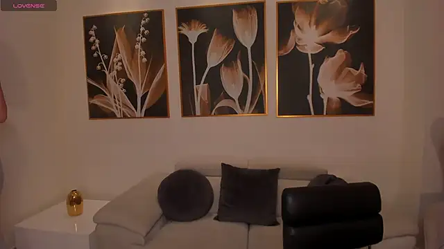 IsabellaKroft online show from 02/18/25, 06:58