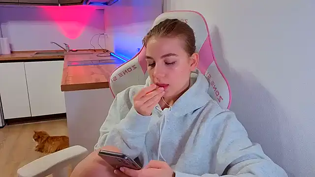 Enjoy everymoment  online show from 03/23/26, 07:03