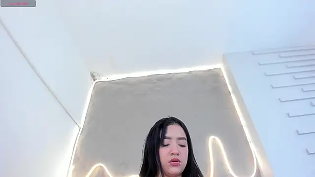 Lia Guzman online show from 11/07/25, 03:33