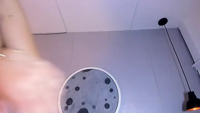 Lia Guzman online show from 11/10/25, 02:49