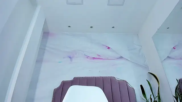 Lia Guzman online show from 09/12/25, 03:17