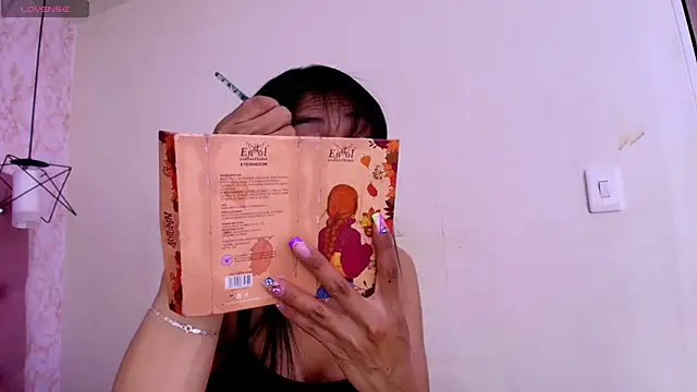 Snapshot of Raichell_ chatting on 10/23/25, 04:00 Raichell online show from 10/23/25, 04:00