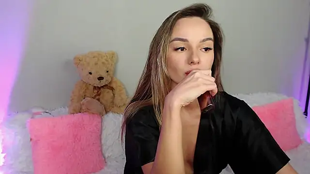 Snapshot of EvaBalmer chatting on 09/23/25, 11:12 EvaBalmer online show from 09/23/25, 11:12