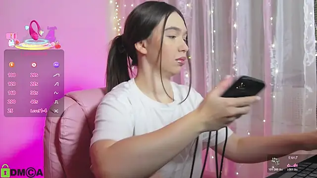 Snapshot of Arianahot777 chatting on 11/03/25, 09:51 Arianahot777 online show from 11/03/25, 09:51