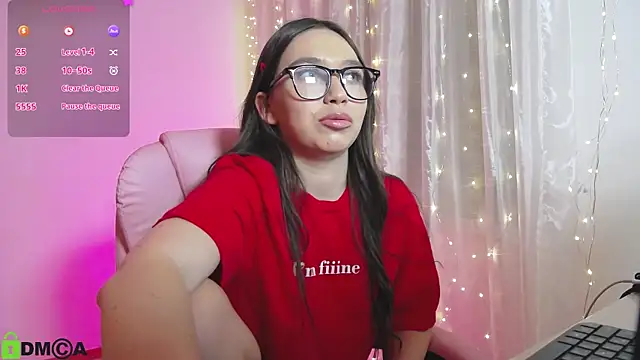 Snapshot of Arianahot777 chatting on 03/21/25, 12:51 Arianahot777 online show from 03/21/25, 12:51