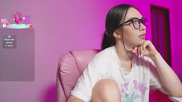 Arianahot777 online show from 06/13/26, 07:45