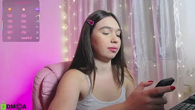 Snapshot of Arianahot777 chatting on 10/28/25, 10:09 Arianahot777 online show from 10/28/25, 10:09