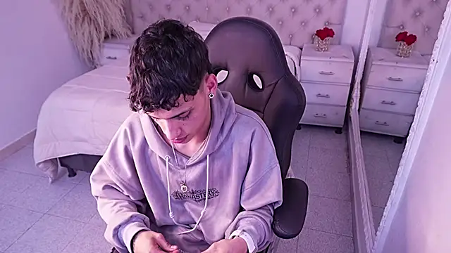 JhoanLeandro online show from 04/10/26, 06:20