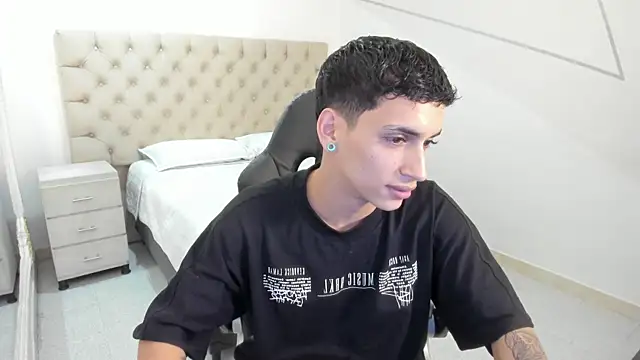 JhoanLeandro online show from 10/04/25, 05:53