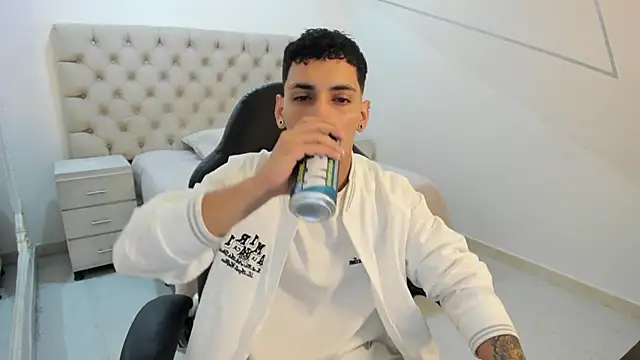 JhoanLeandro online show from 10/09/25, 05:52