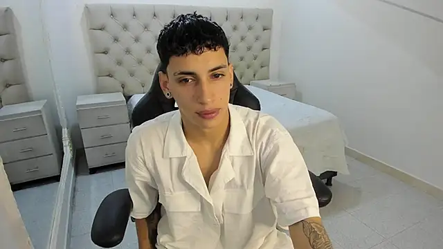 JhoanLeandro online show from 12/02/25, 04:25