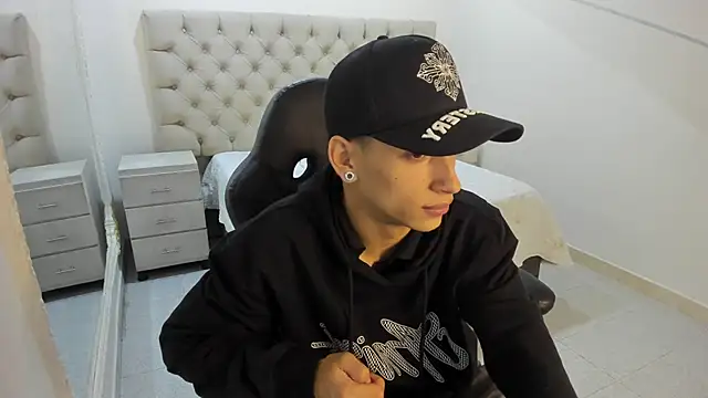 JhoanLeandro online show from 12/01/25, 05:19