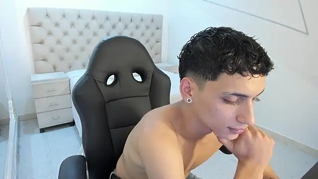 JhoanLeandro online show from 10/15/25, 05:06