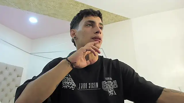 JhoanLeandro online show from 10/23/25, 04:11