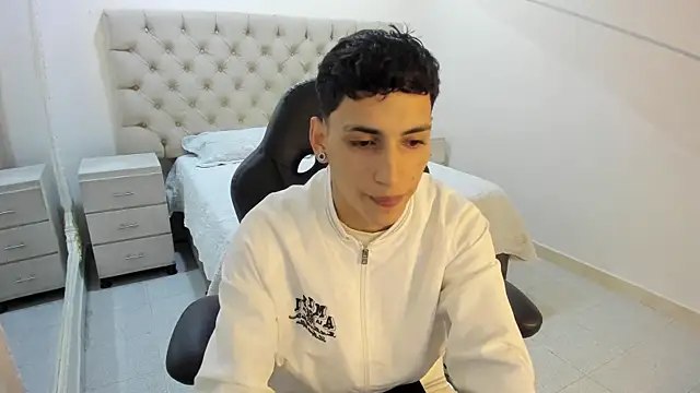 JhoanLeandro online show from 11/30/25, 04:57