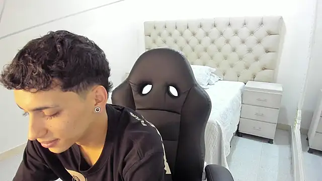 JhoanLeandro online show from 11/10/25, 05:12