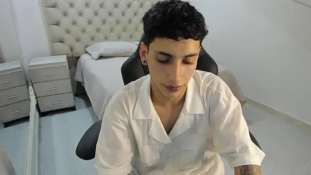 JhoanLeandro online show from 11/01/25, 06:08