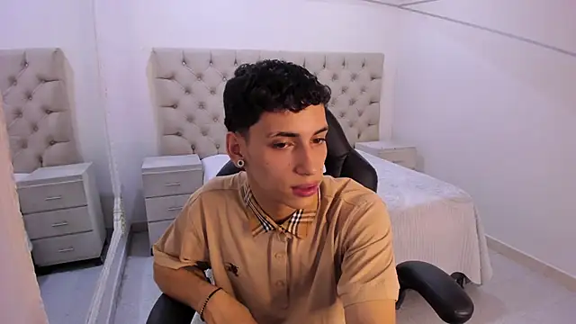 JhoanLeandro online show from 12/04/25, 04:44