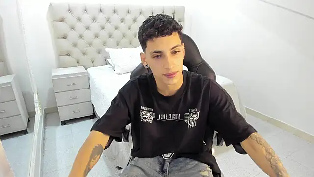 JhoanLeandro online show from 11/06/25, 05:22