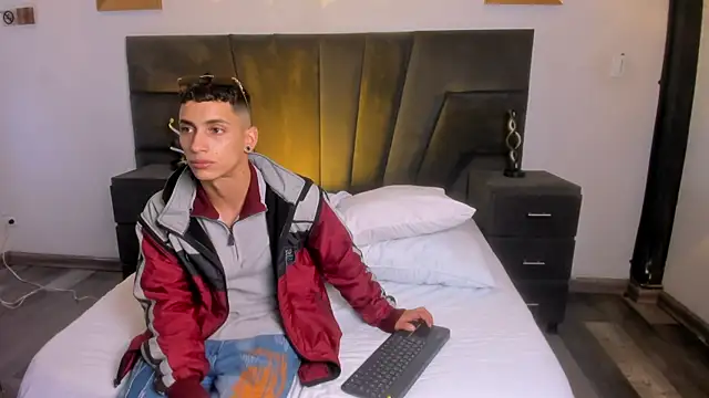 JhoanLeandro online show from 03/03/25, 04:00