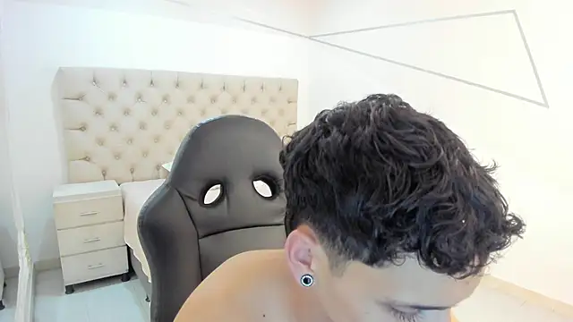 JhoanLeandro online show from 10/27/25, 05:52