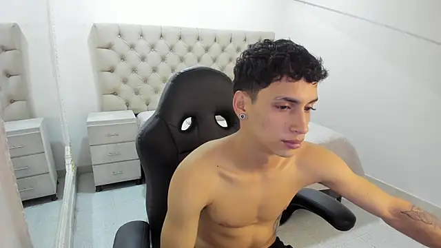 JhoanLeandro online show from 10/30/25, 05:17