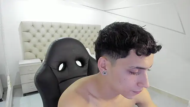 JhoanLeandro online show from 10/22/25, 04:23